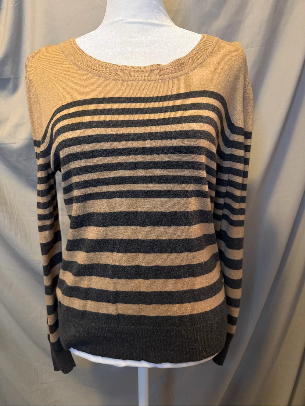 Worthington Striped Crewneck Sweater in Camel and Charcoal, sz medium petite